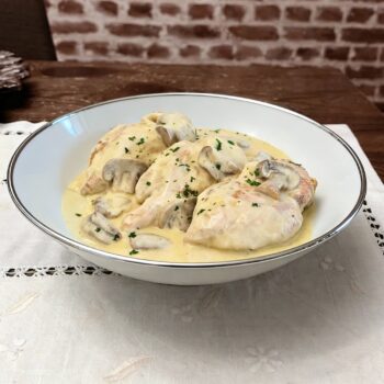 Pollo con Salsa de Champiñones (Pechuga) 1 Libra